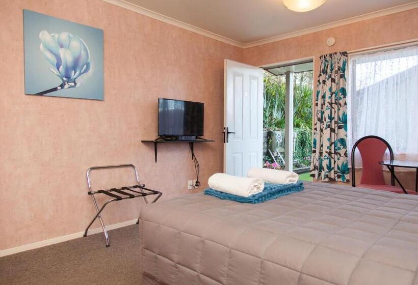 Студия Стандарт, Motel Te Kuiti