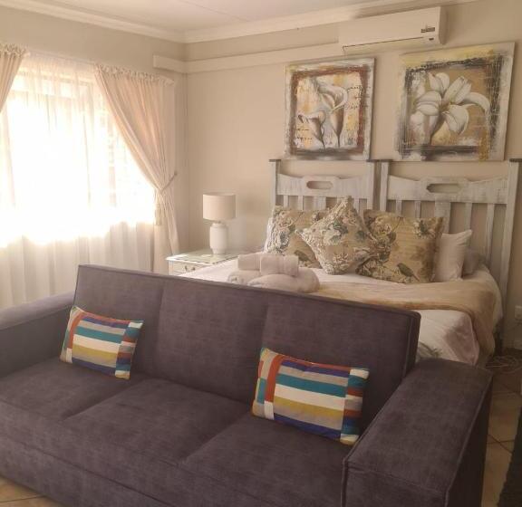 Семейный Номер, Jakkalsdraai Guest House