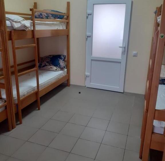 اتاق خانوادگی با سرویس بهداشتی مشترک, Hostel Stozhary