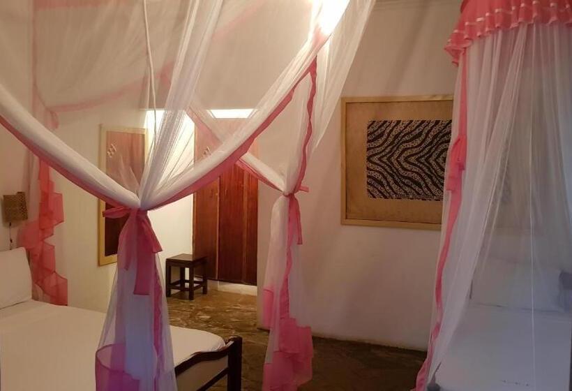 اتاق استاندارد سه نفره, Makuti Villas Resort