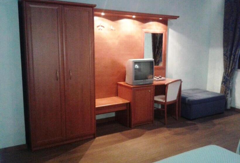 Quarto Familiar, Villa D'evoli