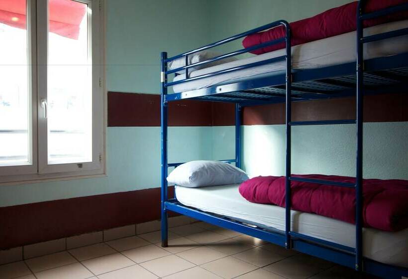 Bed in Shared Room with Shared Bathroom, Auberge Internationale Des Jeunes