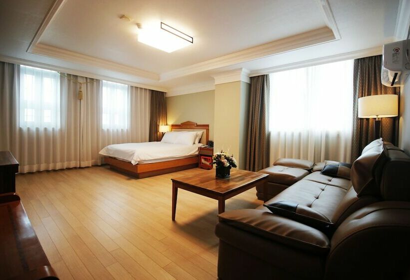 Номер Deluxe, Gwangju Empire