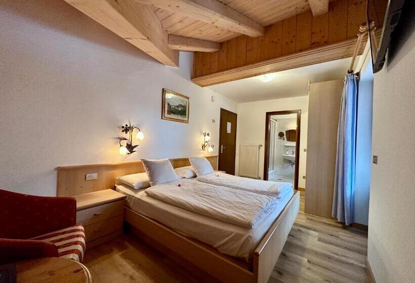 Standard Szoba Erkéllyel, B&b Cèsa Planber Mountain View Ski In Ski Out