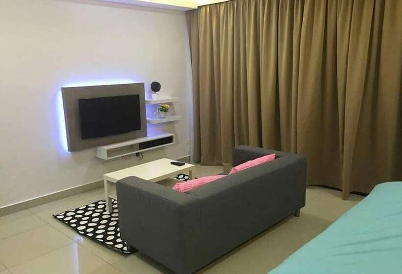 استودیوی لوکس, De Houz   Trefoil Setia Alam Home Stay