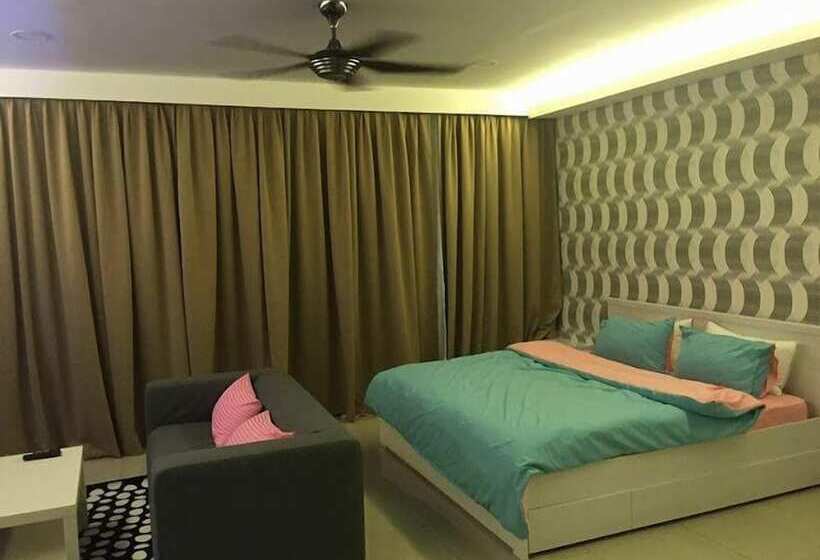 استودیوی لوکس, De Houz   Trefoil Setia Alam Home Stay