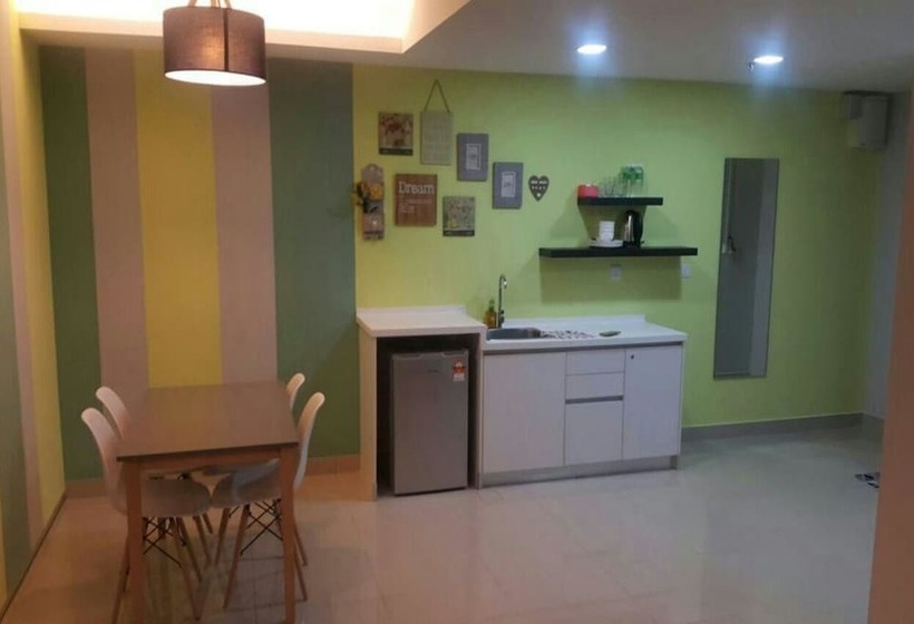 سوئیت خانواده 2 خوابه, De Houz   Trefoil Setia Alam Home Stay