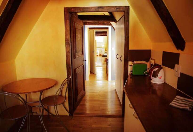 سوییت, Charles Bridge Hostel & Apartments