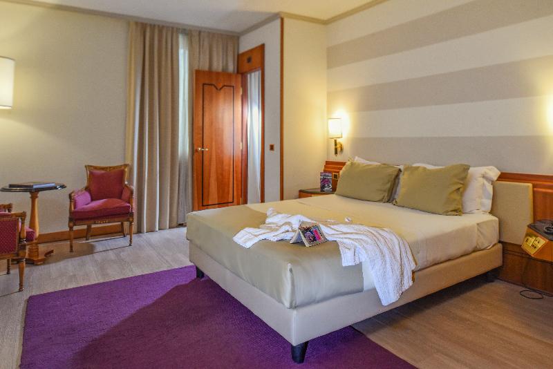 Номер Deluxe, Le Meridien Petaling Jaya