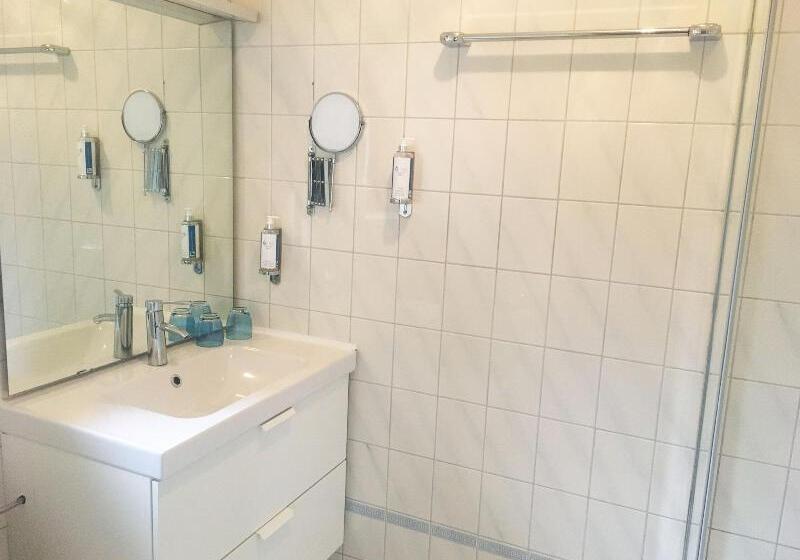 سوییت لوکس, Myo Hotel Wenceslas