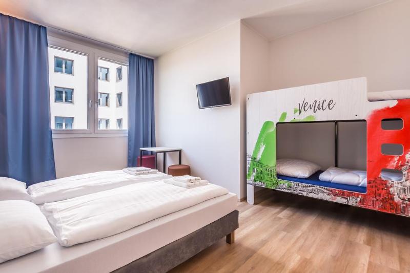 Номер Стандарт Трехместный, a&o Hostel Venezia Mestre