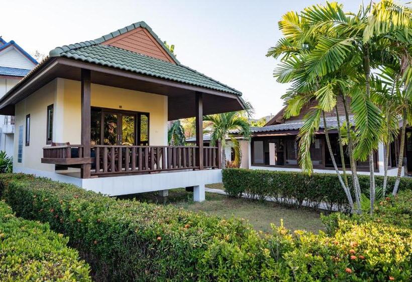 Семейное Бунгало, Phatcharee Resort
