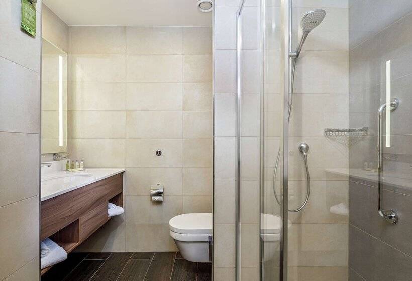 اتاق استاندارد با چشم‌انداز دریا, Hilton Garden Inn Novorossiysk