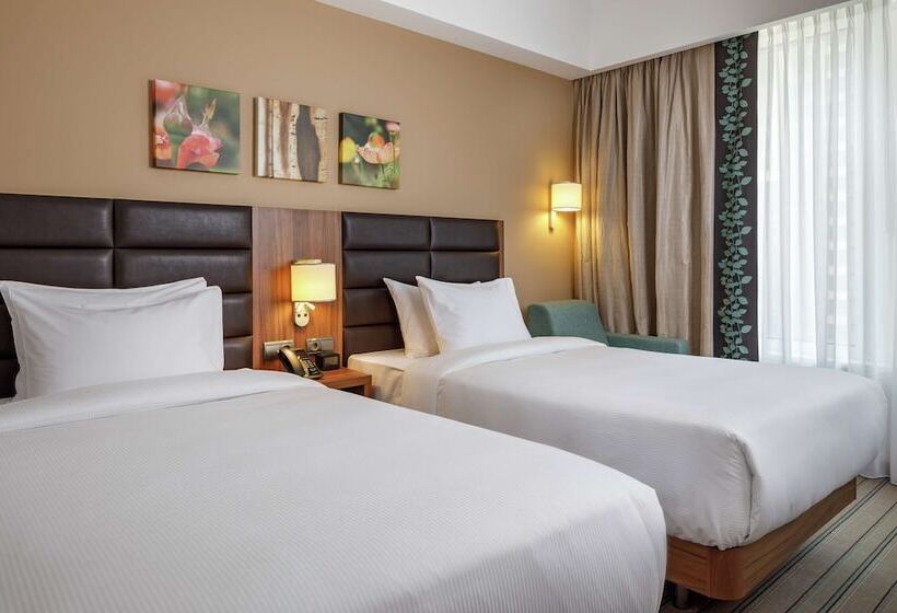 اتاق استاندارد با تراس, Hilton Garden Inn Novorossiysk