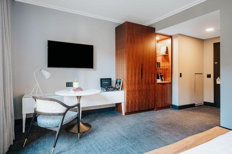 스탠다드 룸 킹사이즈 침대, Renaissance Saint Elm Dallas Downtown