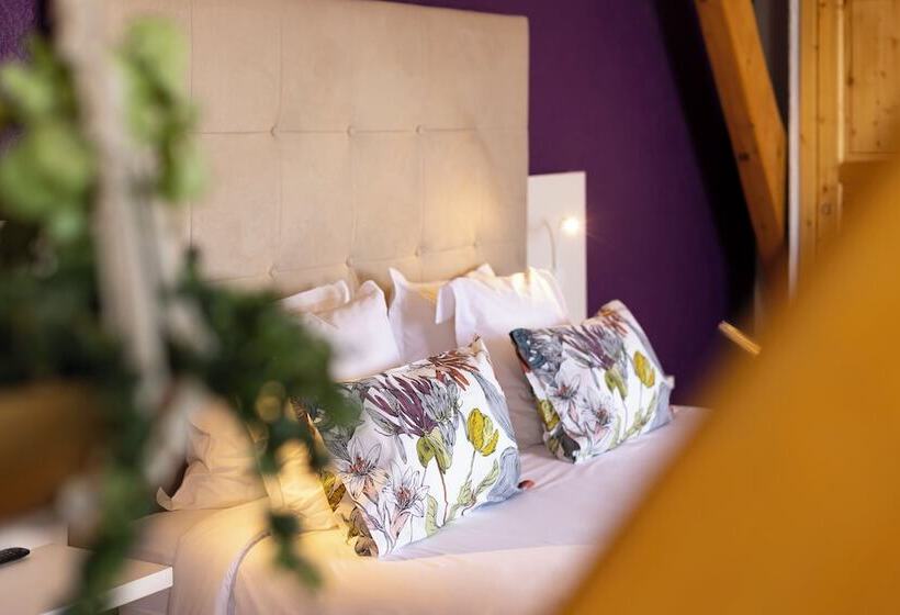 سوییت لوکس, Hôtel Courcheneige