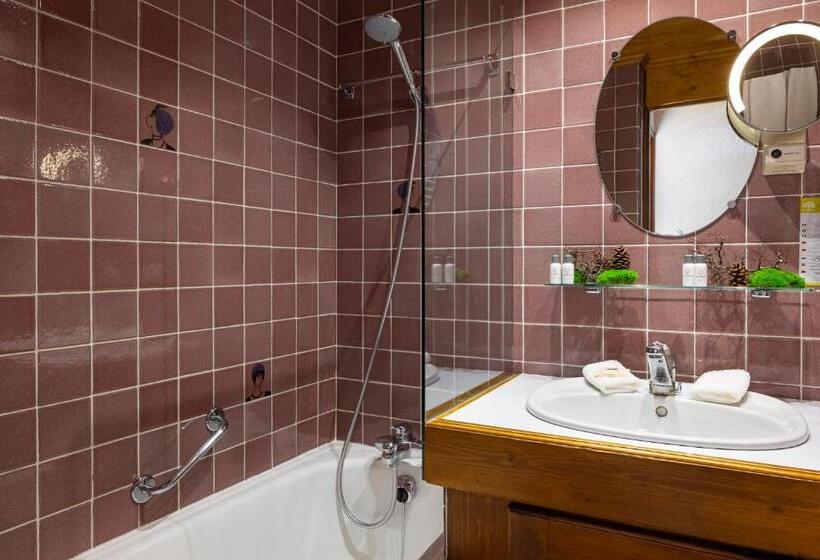 اتاق استاندارد با بالکن, Hôtel Courcheneige