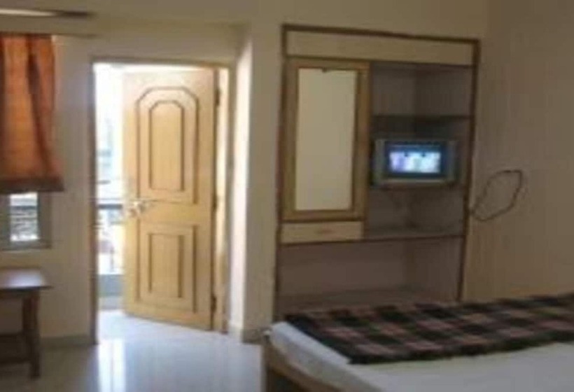 Номер Deluxe, Rajdhani Plaza