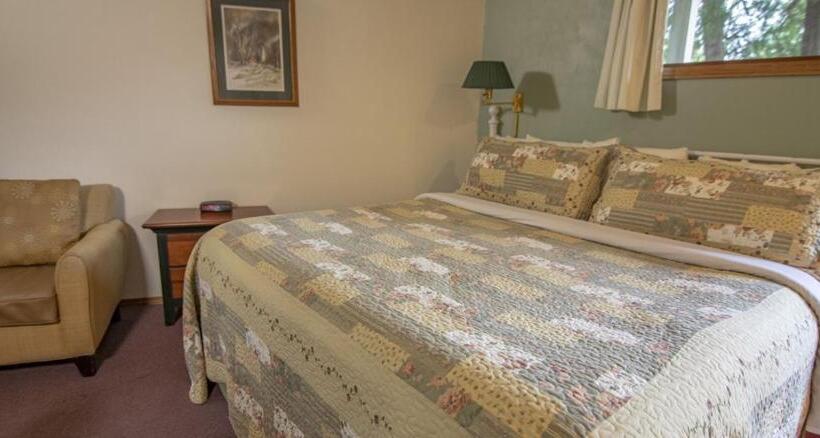 스탠다드 룸 킹사이즈 침대, Ridges Inn & Suites
