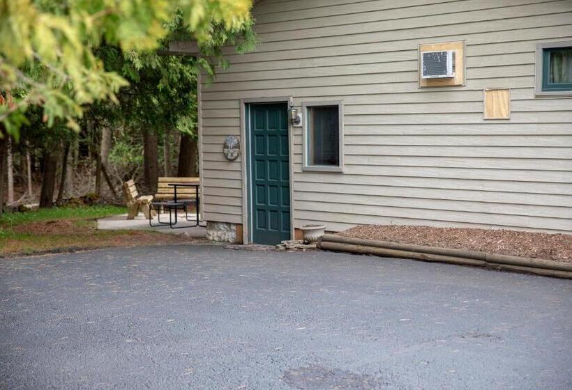 침실 1개 복층 룸, Ridges Inn & Suites