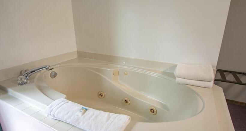디럭스 룸, Ridges Inn & Suites