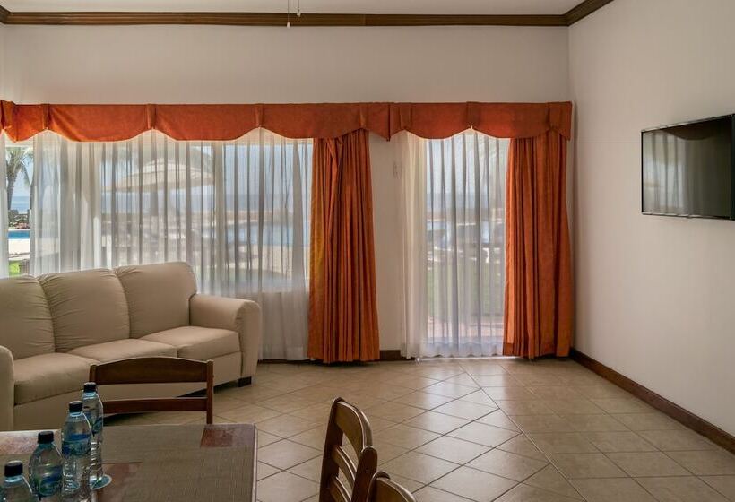 سوییت لوکس, Cayman Suites