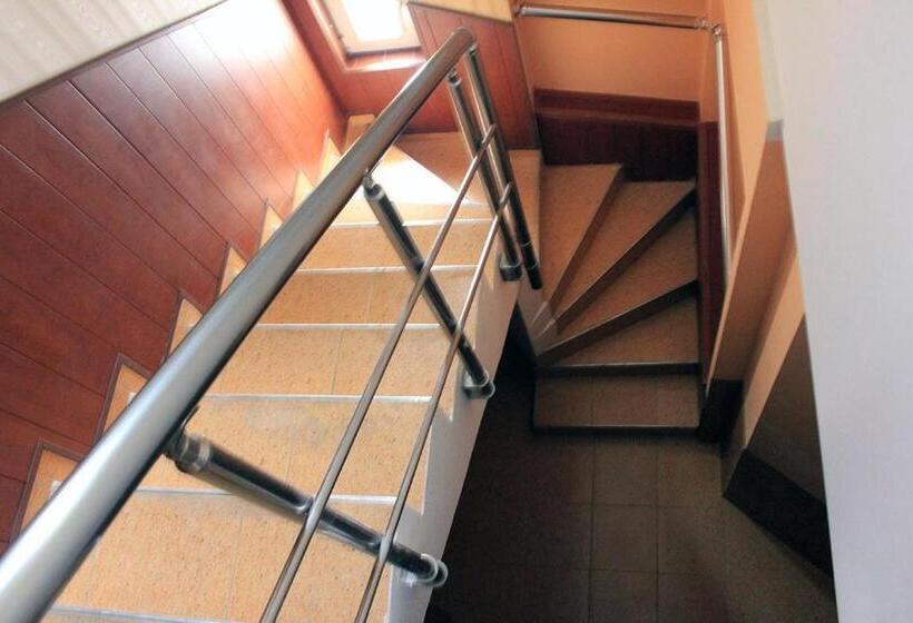 带共用浴室的标准房间, Osogovo Rooms