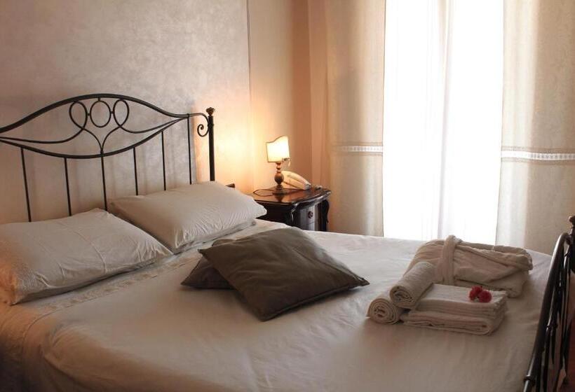 اتاق لوکس با وان آب گرم, Villa Orchidea