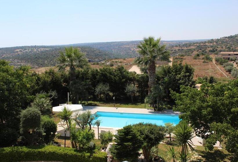 اتاق استاندارد سه تخته با چشم‌انداز استخر, Villa Orchidea