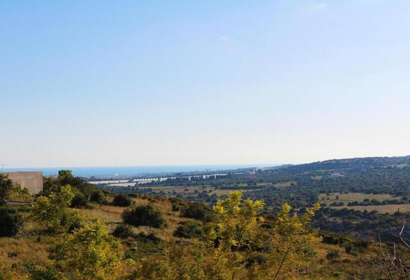 اتاق استاندارد سه تخته با چشم‌انداز استخر, Villa Orchidea
