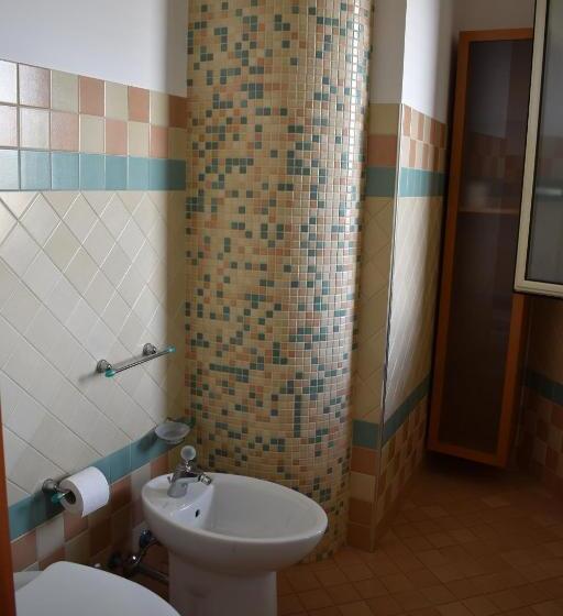 اتاق استاندارد سه تخته با چشم‌انداز استخر, Villa Orchidea