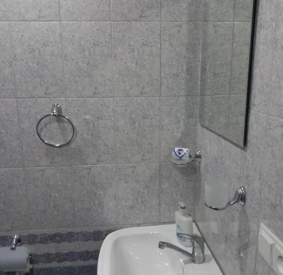 اتاق استاندارد سه نفره, Areni Tavern B&b