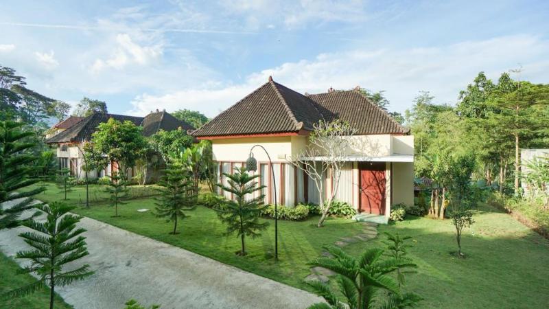 Вилла 2 Спальни, Shanaya Resort Malang