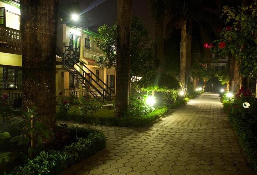 اتاق استاندارد با چشم‌انداز باغ, Sauraha Resort