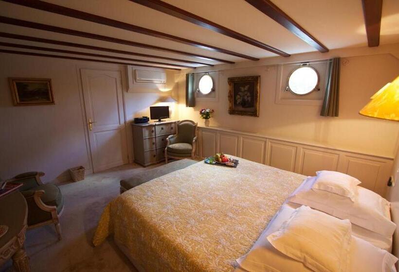 Deluxe room with river view, Aurora