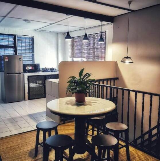 Quarto Economy, Treehouse Hostel