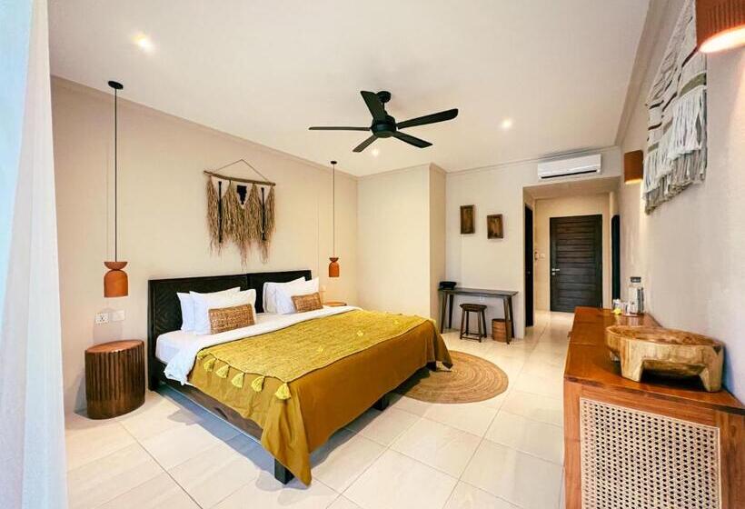 اتاق لوکس با بالکن, Rascals Hotel   Adults Only