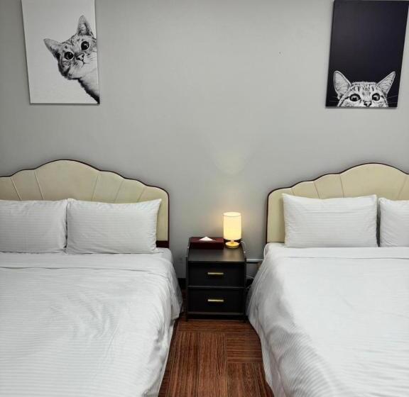 اتاق اکونومی, I Live Motel