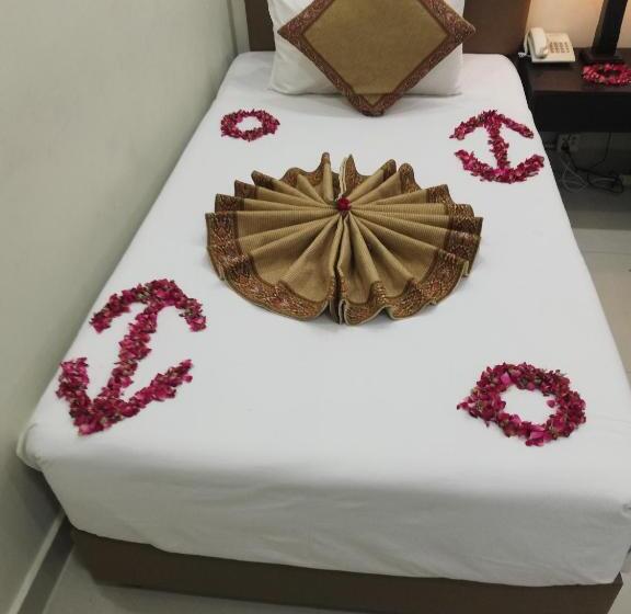 اتاق استاندارد, Kumail S Continental