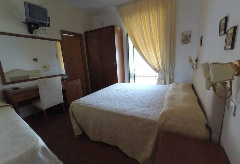 اتاق استاندارد سه نفره, Caterina House Nel Borgo Piú Bello D Italia
