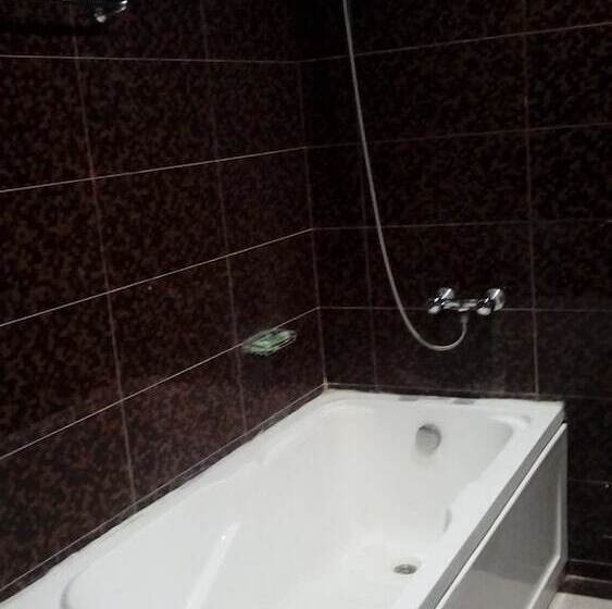 اتاق لوکس با بالکن, Kourosh