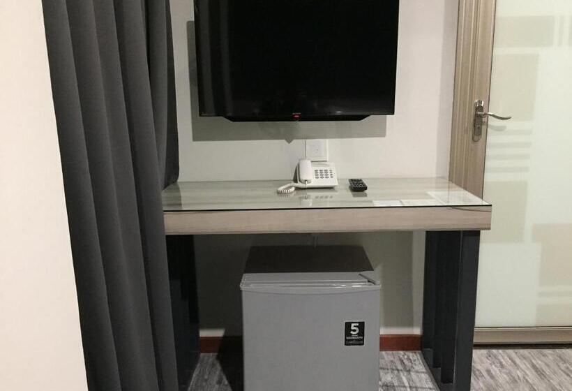 اتاق لوکس با تخت بزرگ, Meriton Inn