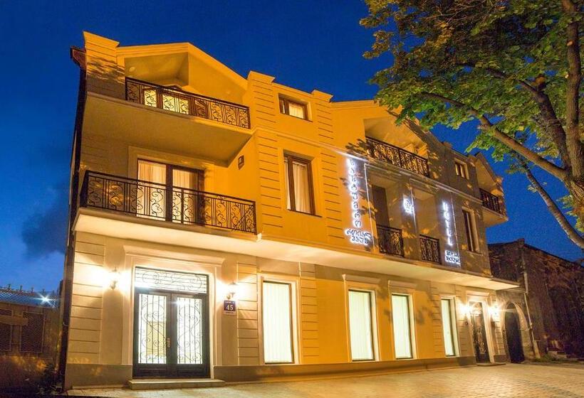 חדר סטנדרט נוף לבריכה, Royal House