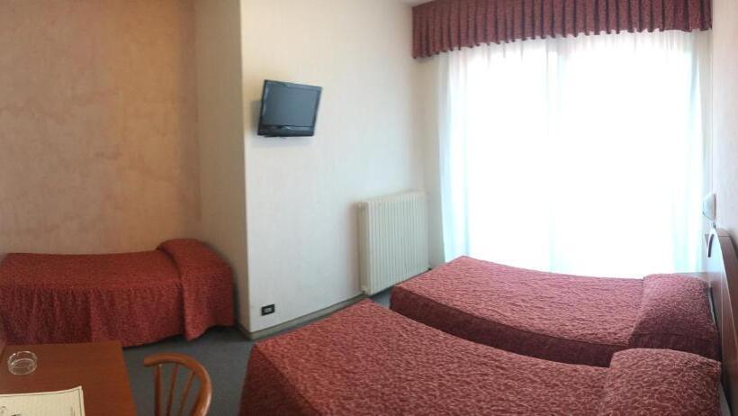 Номер Стандарт Трехместный, Albergo Valle D Oro