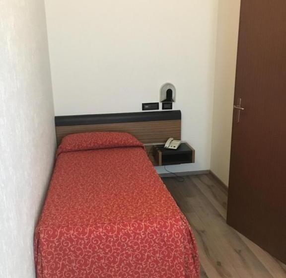Четырехместный Номер Стандарт, Albergo Valle D Oro