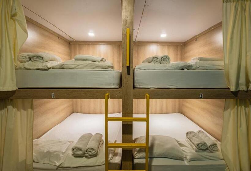 공동 객실, Hostel The Pod 33