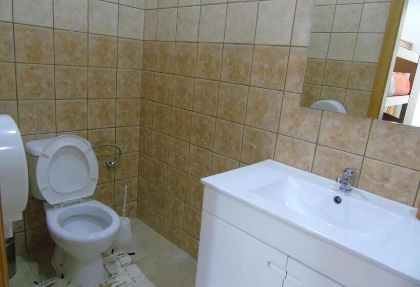 이코노미 트리플 룸, Marficas Hostel
