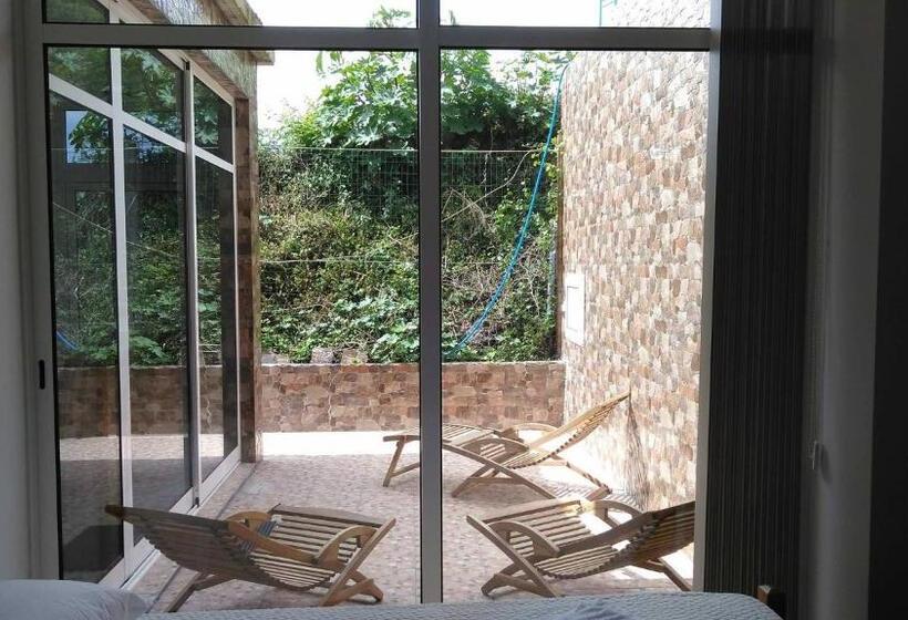 이코노미 트리플 룸, Marficas Hostel