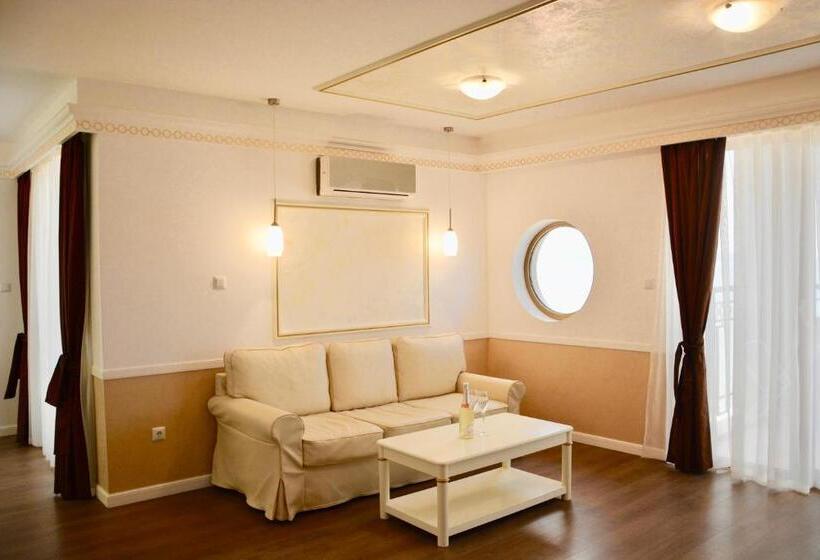 شقة غرفتين, Golden Rainbow Beach