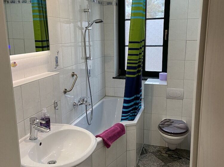 Apartamento 1 Dormitório com Sacada, Appartements Rehn